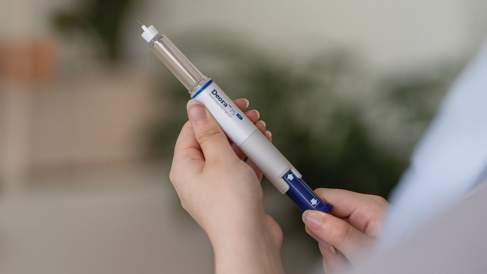 deora 75 pen injector in use