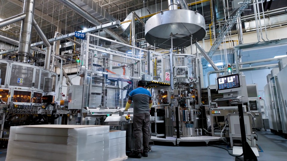 production area with forming machine and operator in monterrey